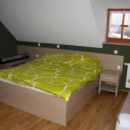 Hisa Nasprot Sonca Crnomelj