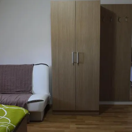 Hisa Nasprot Sonca Crnomelj